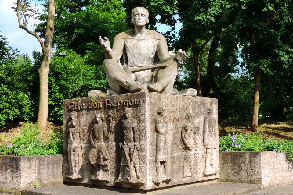 Eike von repgow statue Free photos