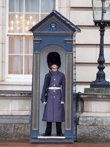 Queen england soldier