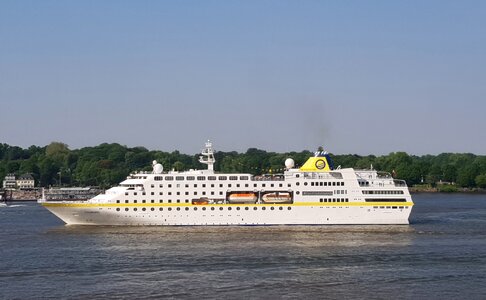 Elbe cruise ships photo
