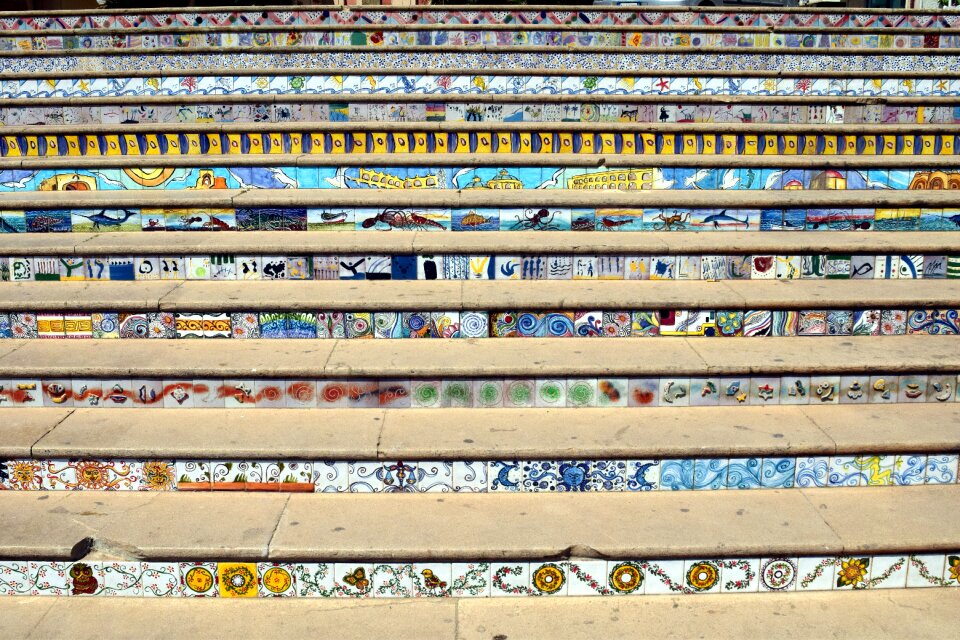 Rise emergence staircase