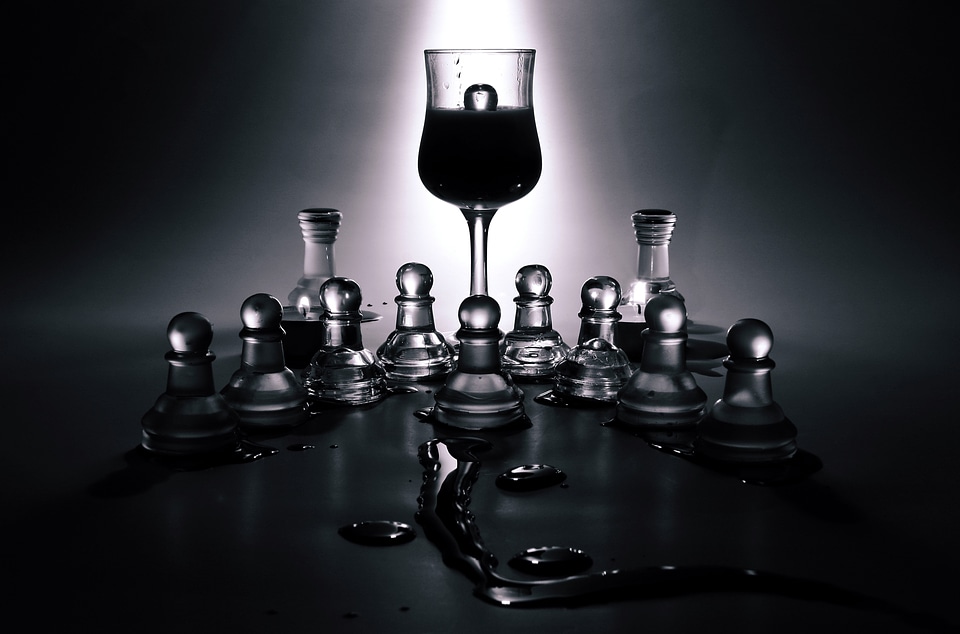Figurines glass strategy