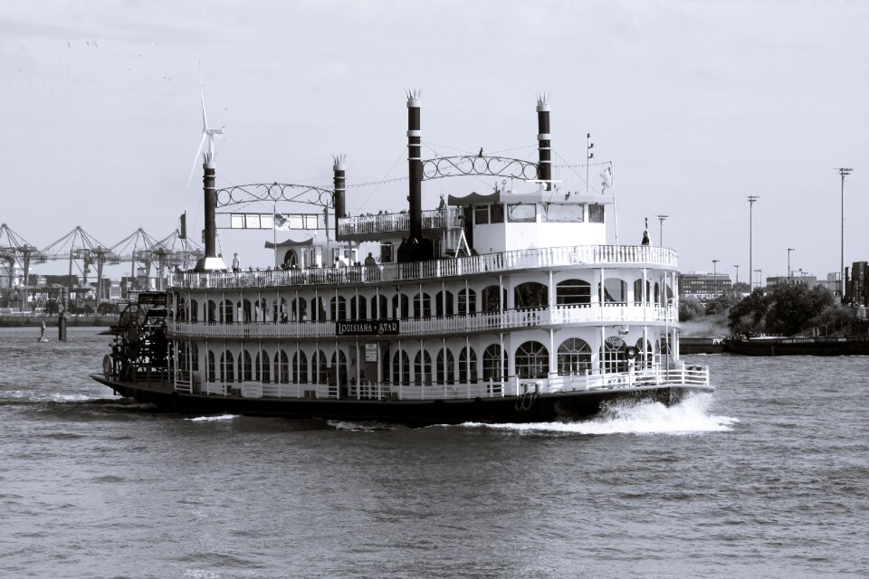 Port motifs harbour cruise paddle wheel