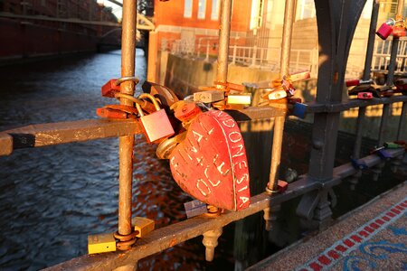 Hamburg lock love photo