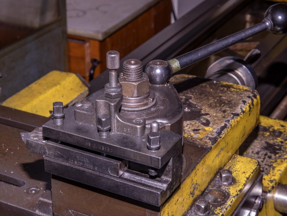 Metal construction technology machine
