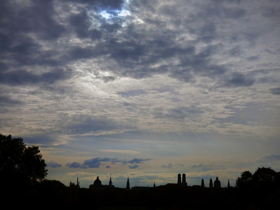 Silhouette english garden city