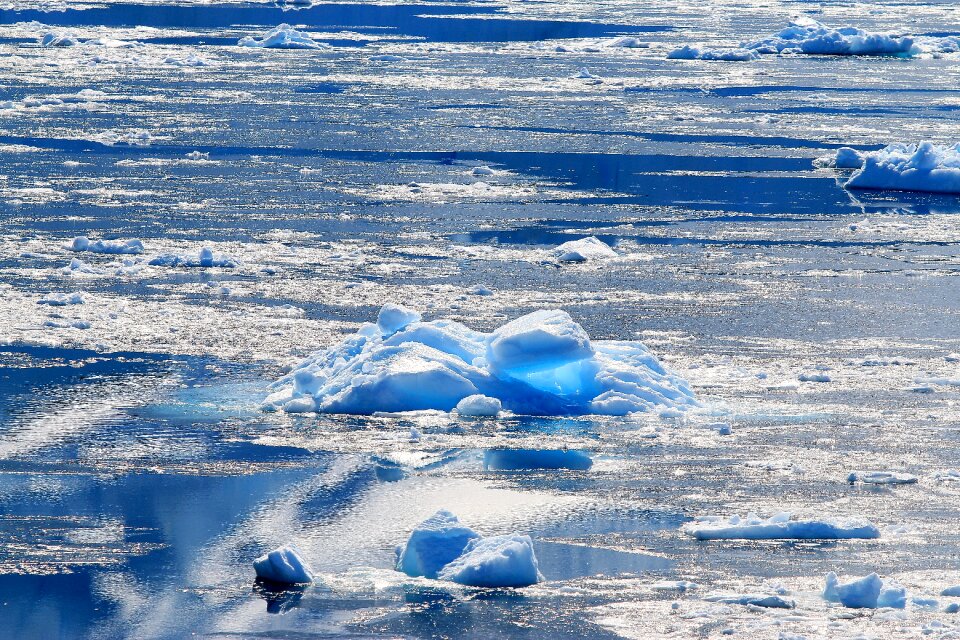 Ice antarctica waters