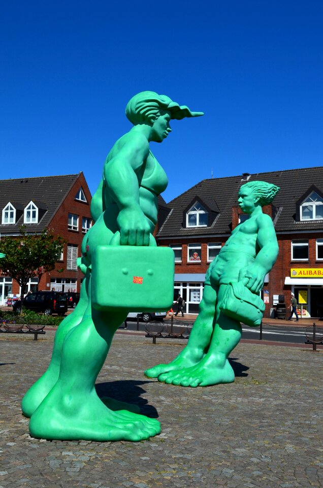 Storm figures green north sea