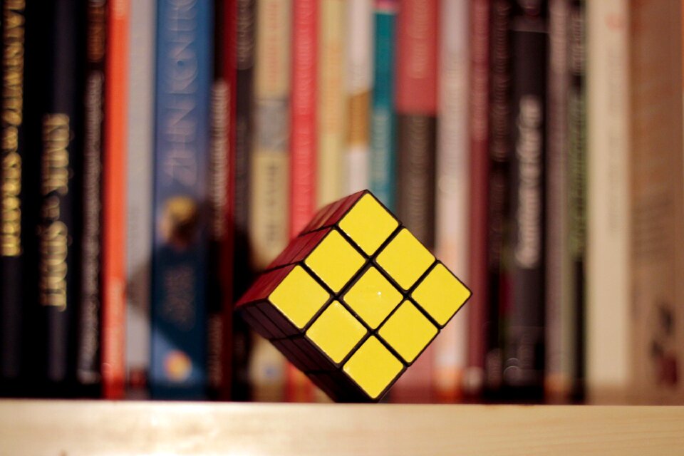 Intelligence game cube