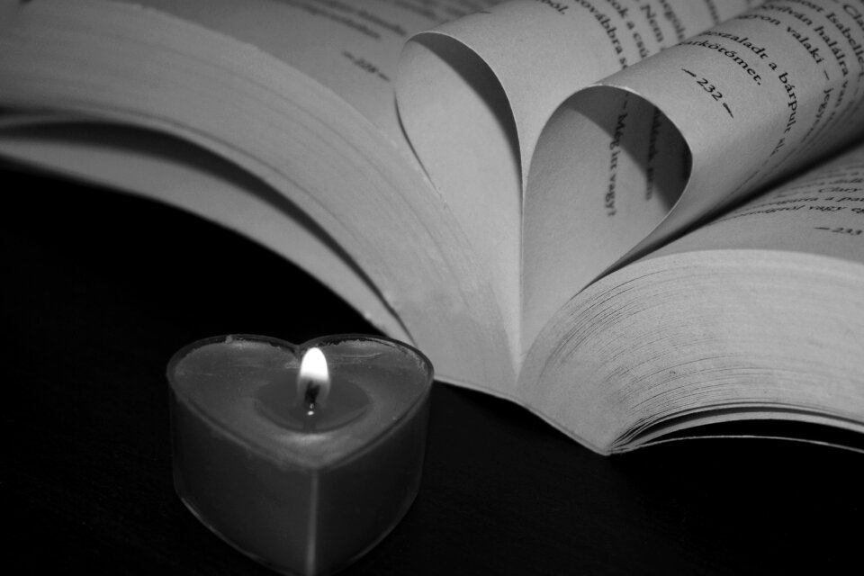 Heart candle flame oil lamp