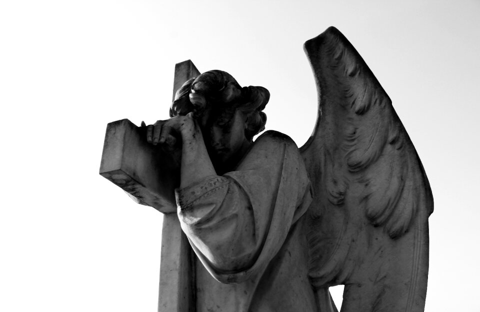 Statue death burial