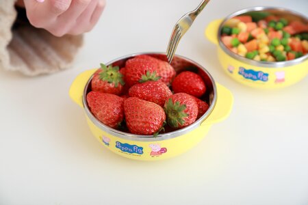 Children's tableware surface of the bowl Free photos