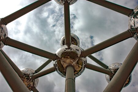 Atomium building sky photo