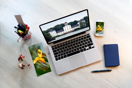 Smartphone desktop creative