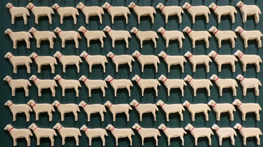 Wooden sheep toys seiffen