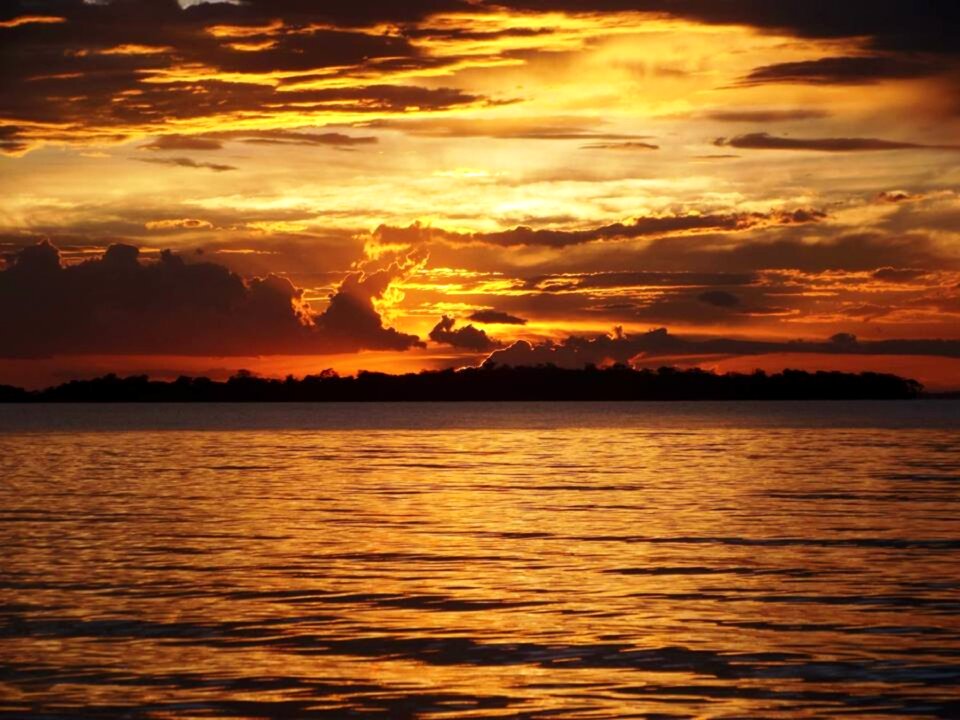 By sunsets horizon sol