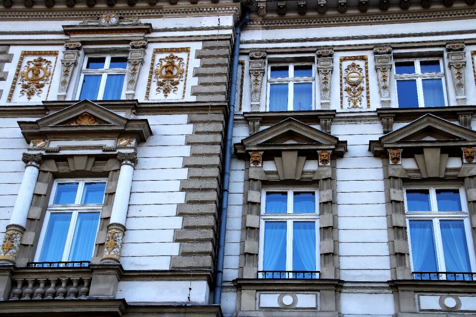 Figure monuments façades