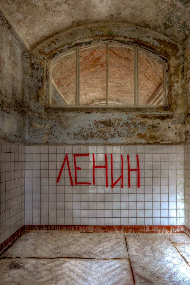 Building ruin lapsed
