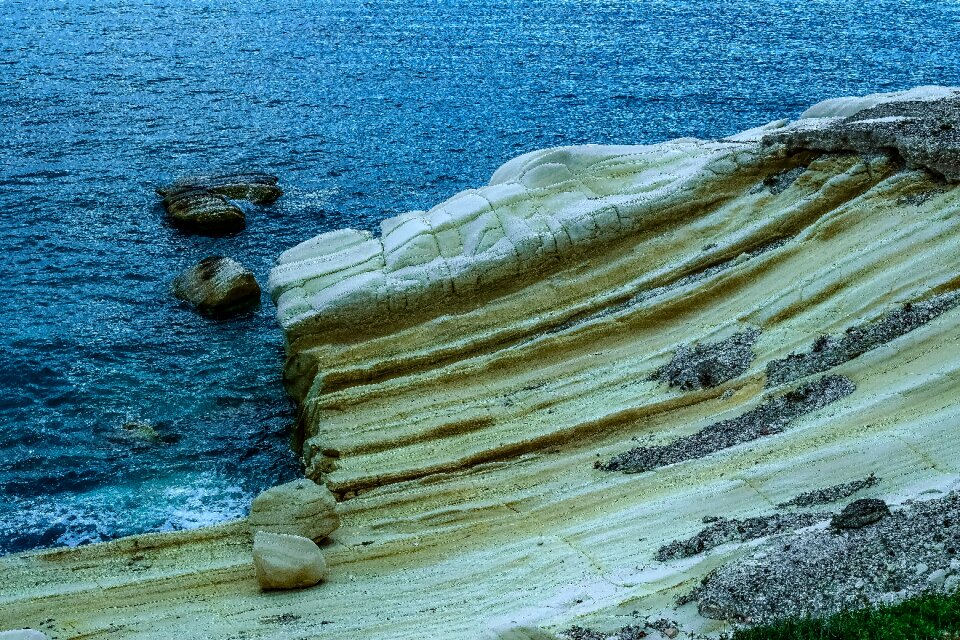 Landscape rock white