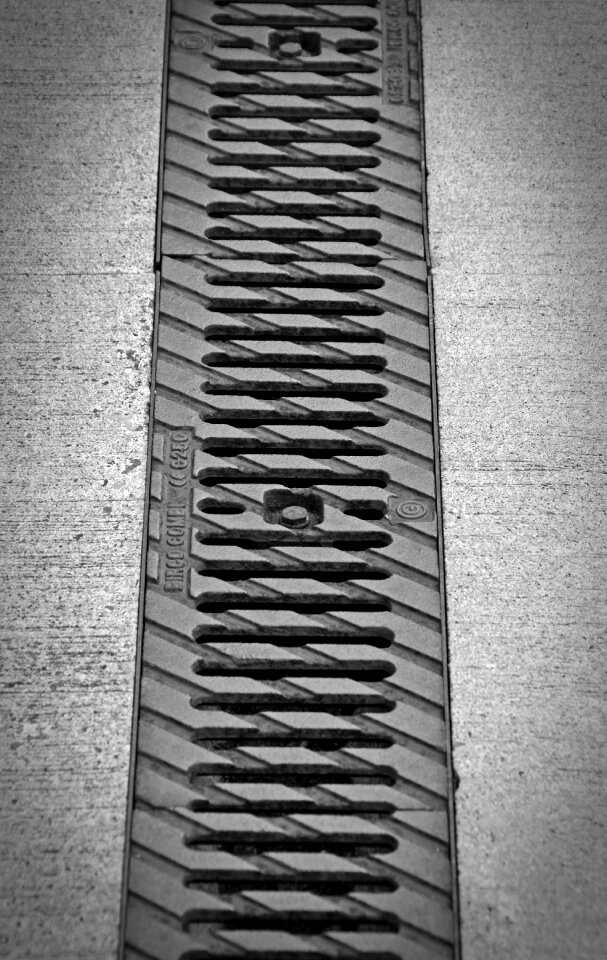Channel ground pattern