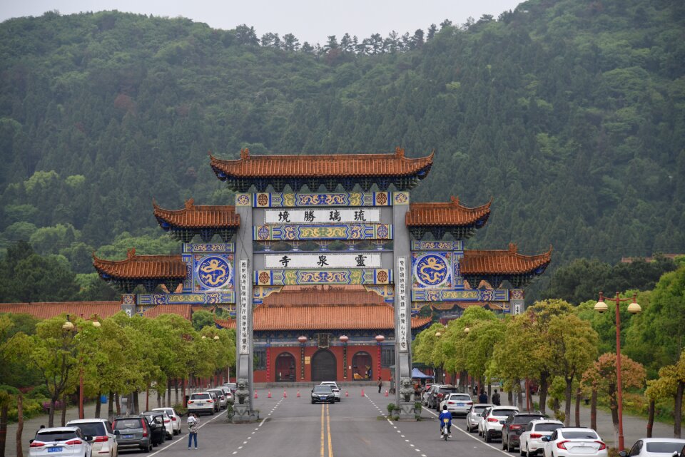The memorial arch temple buddhism