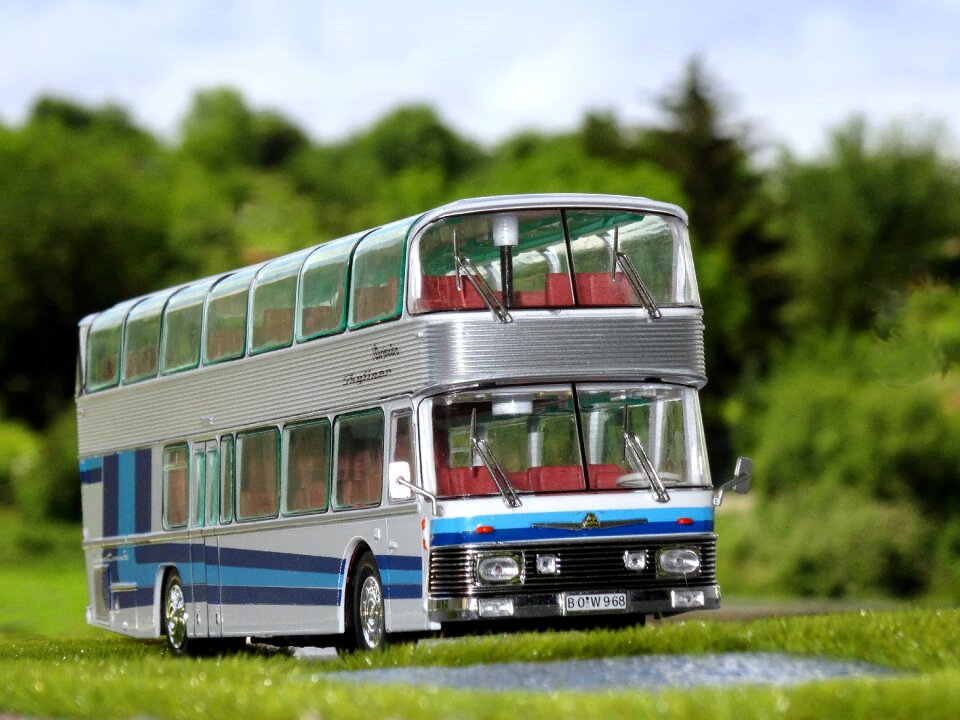 A high-wing monoplane neoplan skyliner