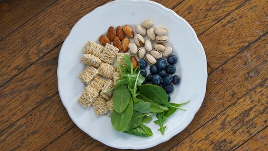 Whole nuts nutrition
