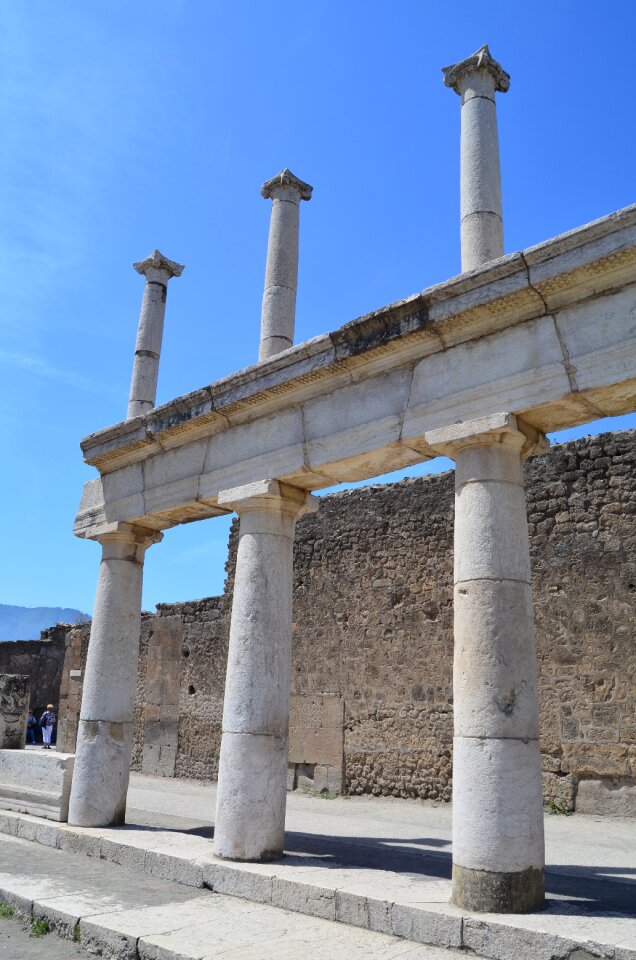 Pompeii columns arcade