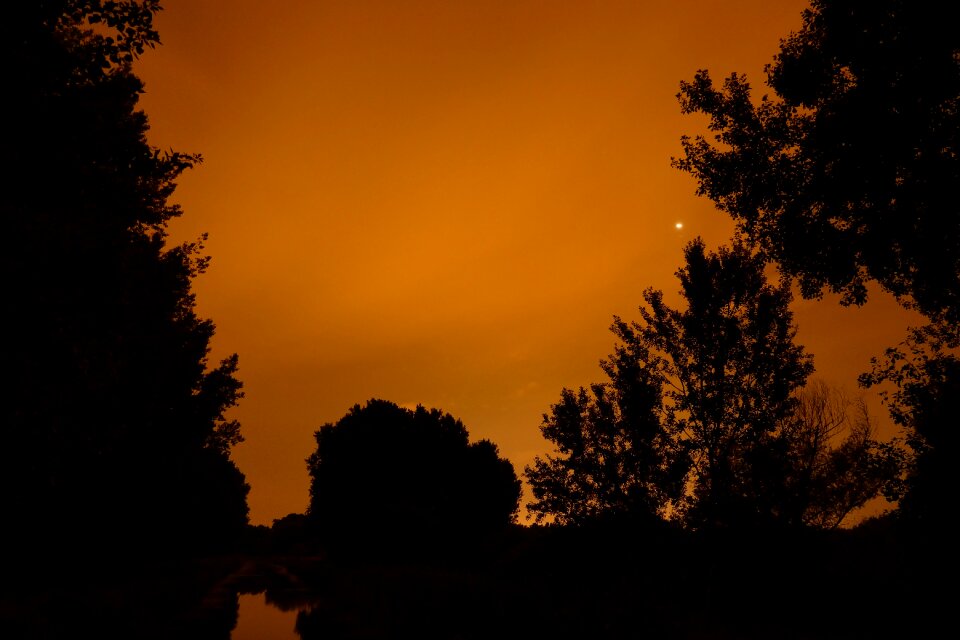 Dark observing atmosphere