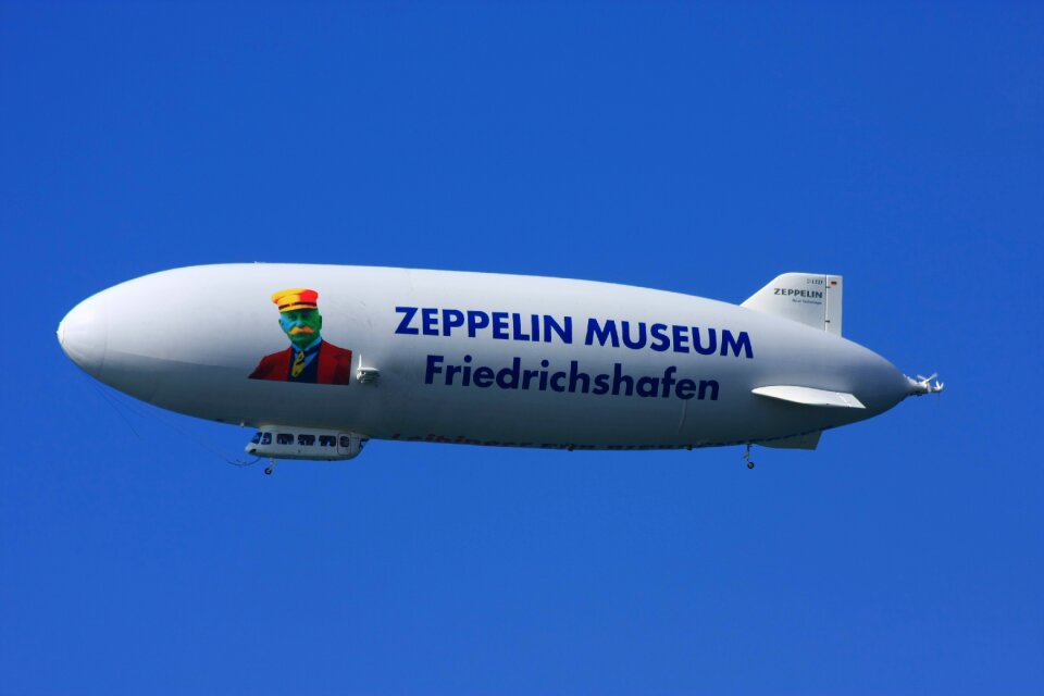 Airship aviation float