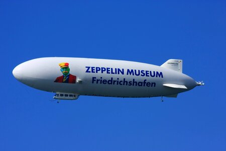 Airship aviation float