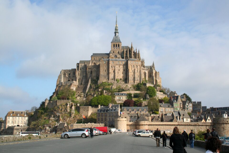 Mont-st-michel tourist site low tide