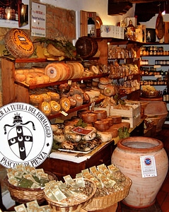 Deli tuscany pienza