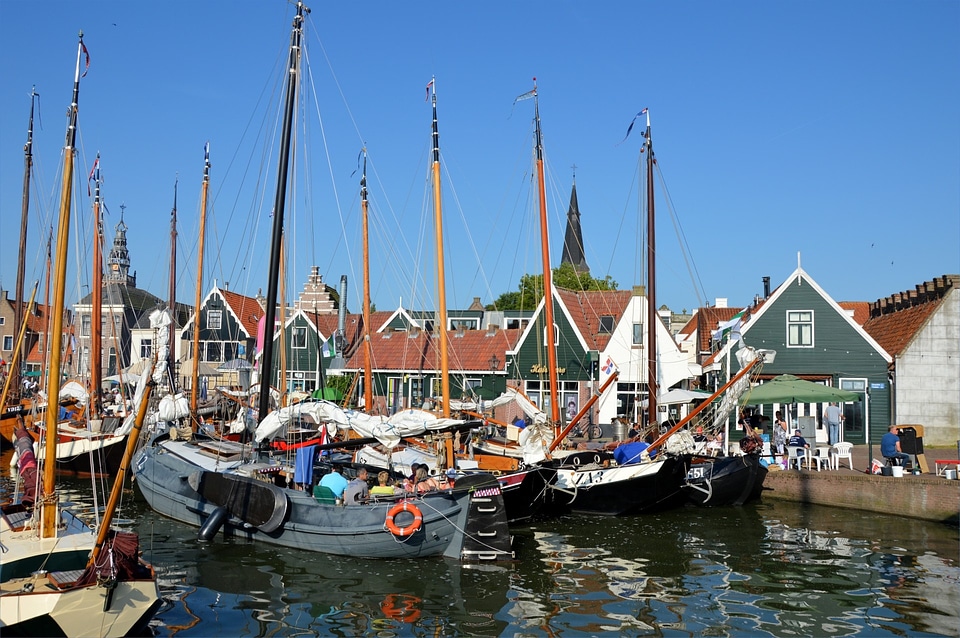 Tradition sea sailing