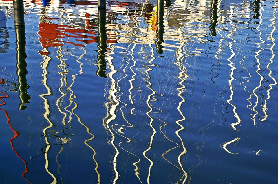 Water mirroring maritime