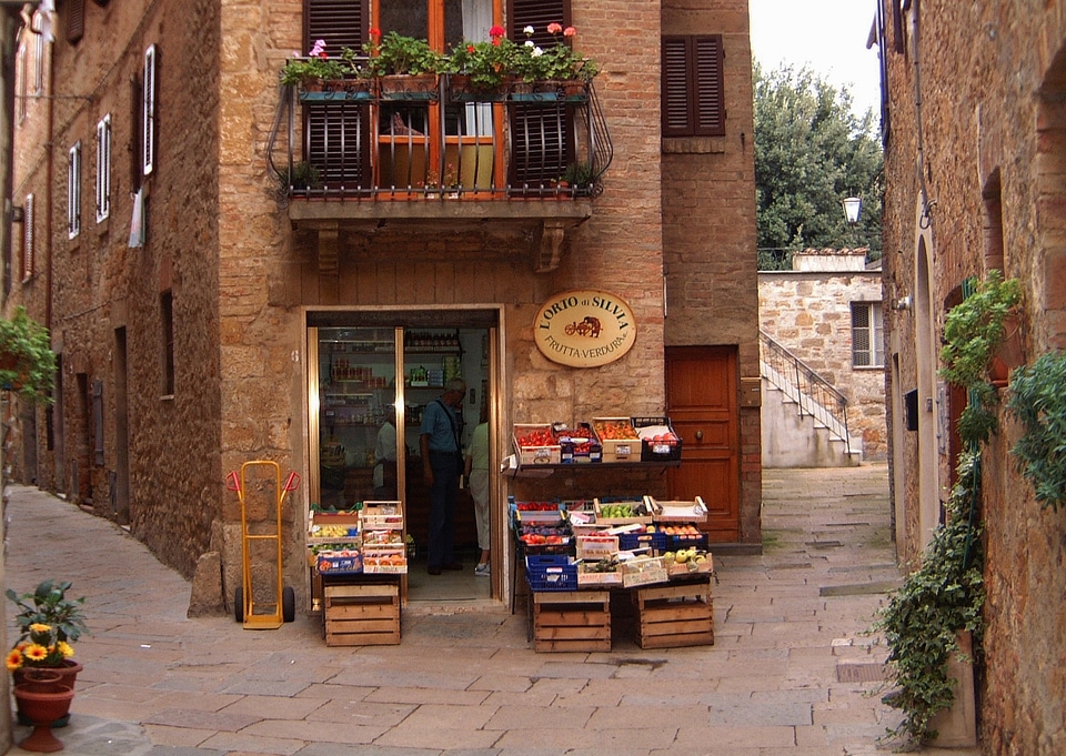 Toscana village alley