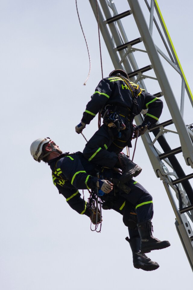 Rescue ladder platform