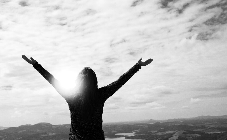 Victory woman light