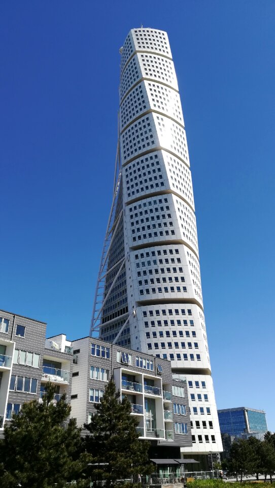 Malmoe turning torso architecture