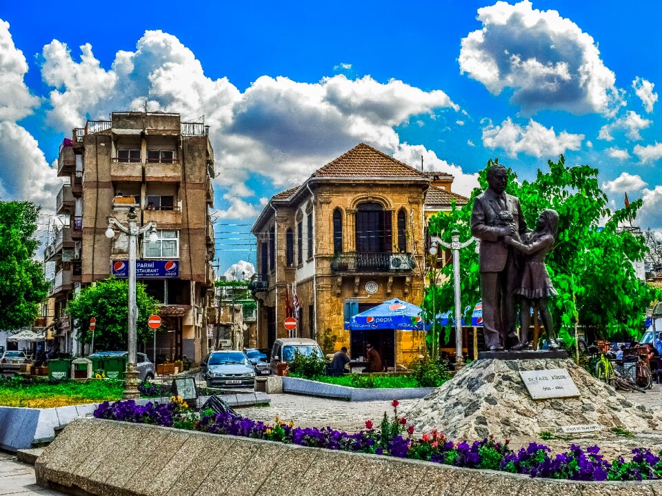 Sculpture city building