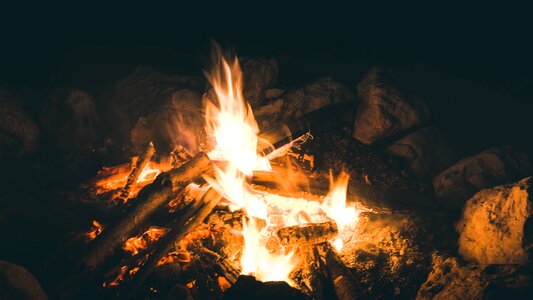 Campfire burn heiss photo