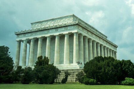 Monument lincoln arlington county