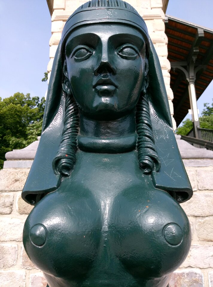 Woman bridge emblem