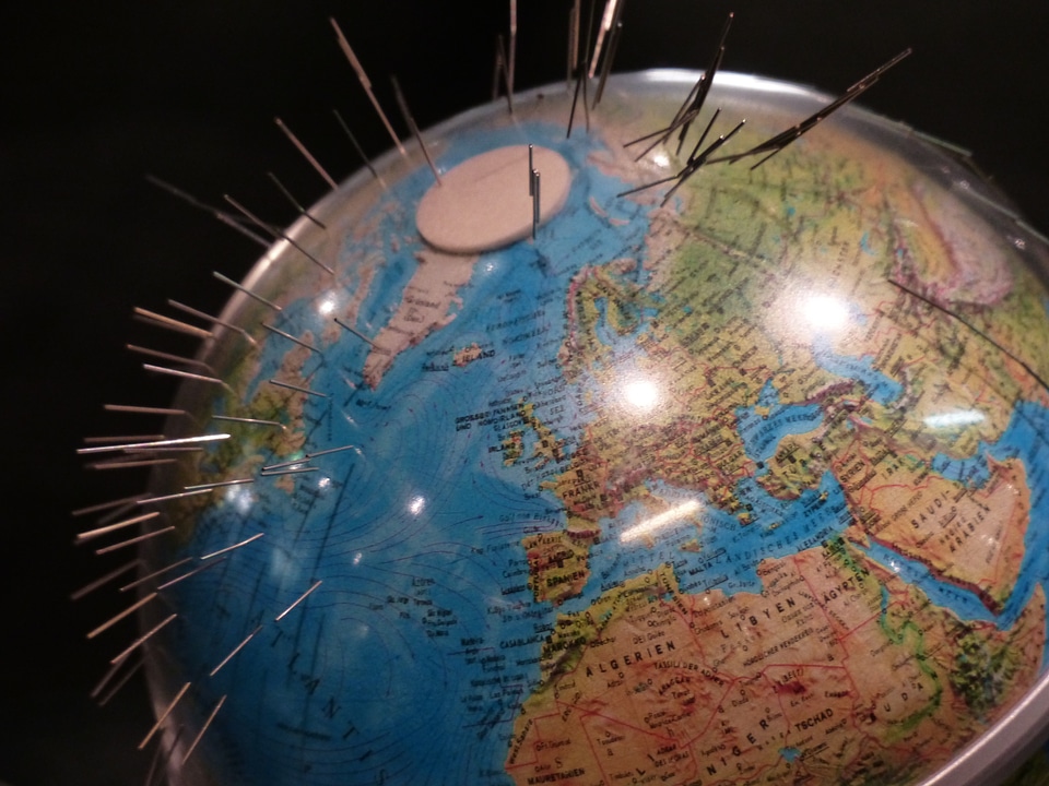 North pole south pole earth magnet