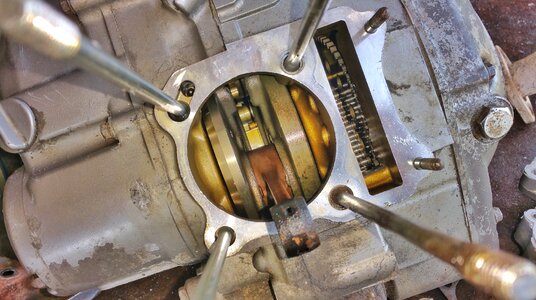 Connecting rod single cylinder motorcycle