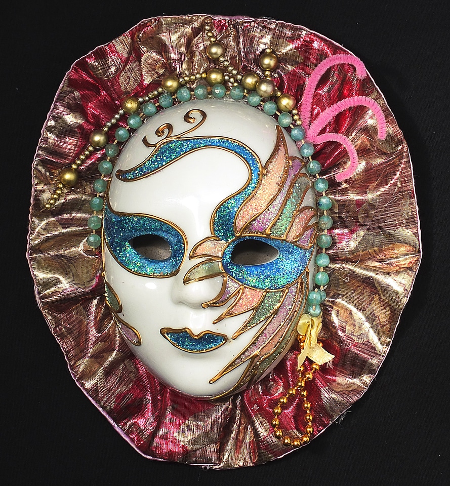 Mask porcelain female