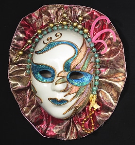 Mask porcelain female