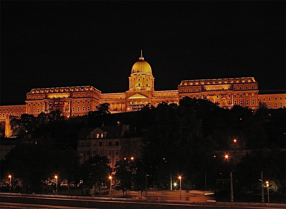 Night image hungary lights