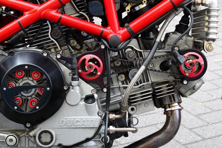 Italian 4-stroke engine photo