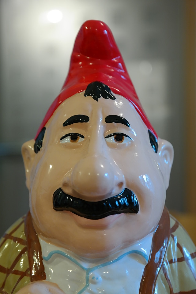 Figure face porcelain figurine