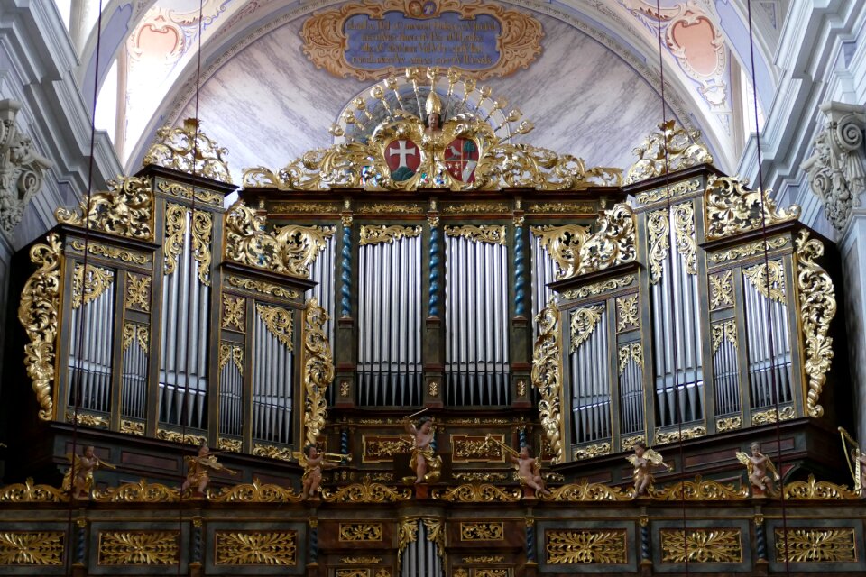 Cathedral church organ instrument